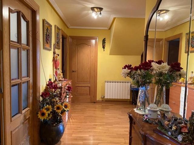 Duplex en venta en Valencia de Don Juan, Centro photo 0