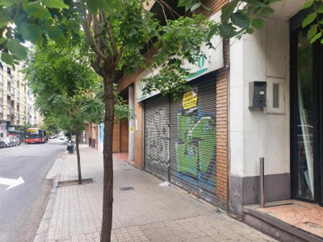Local comercial en venta en Zaragoza photo 0