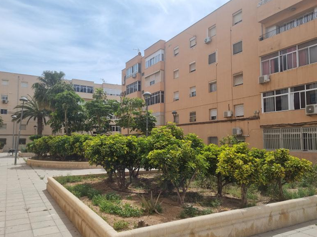 Piso en venta en Almería, Ciudad Jardín - Tagarete - El Zapillo photo 0