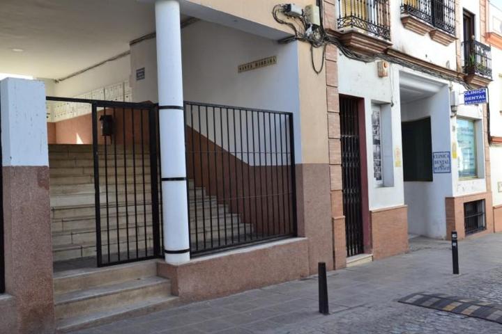 Piso en venta en Sanlúcar la Mayor, Centro photo 0