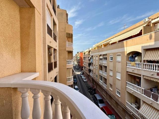 Apartamento en venta en Torrevieja, Playa de los Locos photo 0
