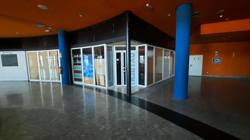 Local comercial en venta en Toledo, Calle Viena, 45003 photo 0