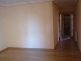 Apartamento en venta en Valencia de Don Juan, Paseo del río photo 0