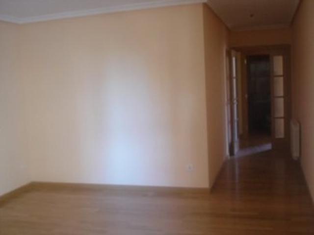 Apartamento en venta en Valencia de Don Juan, Paseo del río photo 0