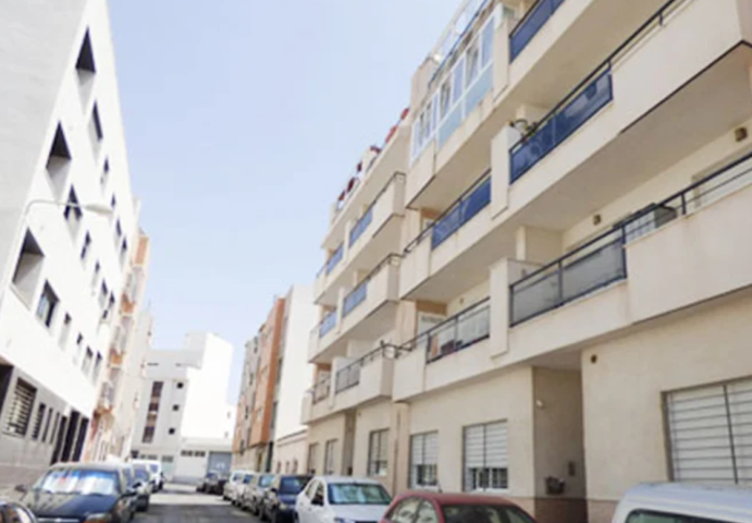 Piso en venta en Roquetas de Mar photo 0