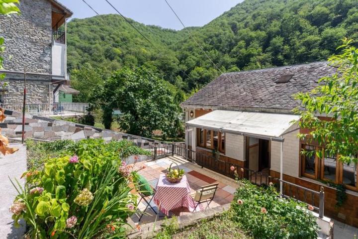 Casa en venta en Mieres, Turon photo 0