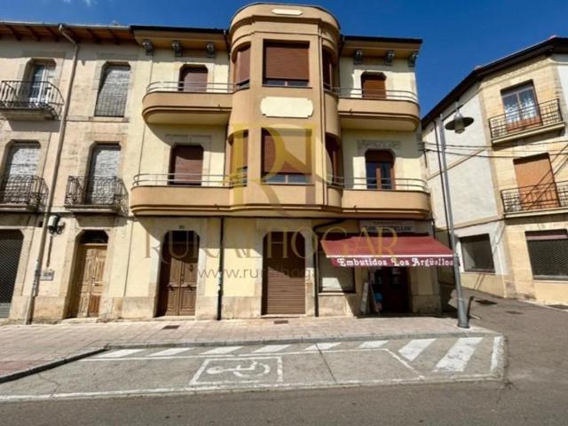 Casa en venta en Boñar photo 0