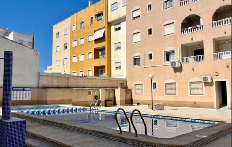 Apartamento en venta en Torrevieja, Centro photo 0