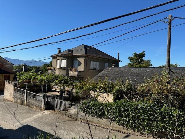 Casa con terreno en venta en Sancedo, Cueto photo 0