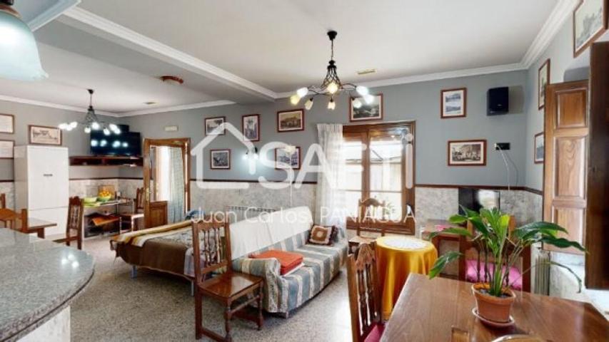 Casa con terreno en venta en Valencia de Don Juan photo 0