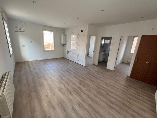 Piso en venta en Villares de la Reina, Villares De La Reina photo 0