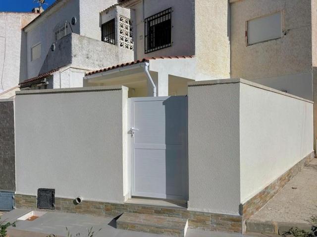 Apartamento en venta en Torrevieja, El limonar photo 0