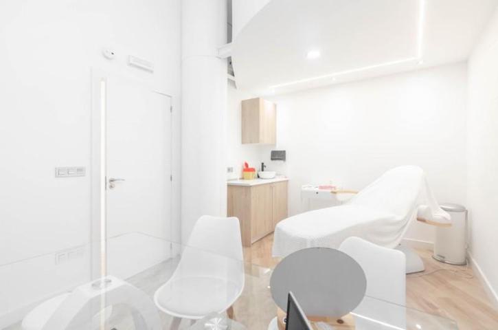 Local comercial en venta en Oviedo, Centro photo 0