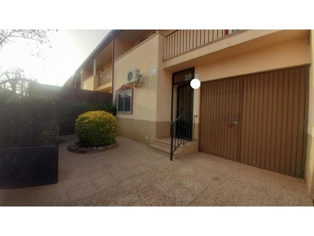 Adosada en venta en Villarrobledo photo 0