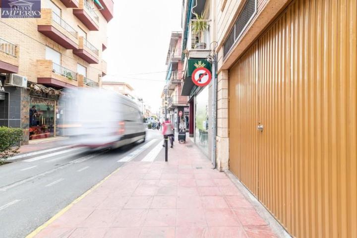 Local comercial en venta en Peligros, Centro photo 0