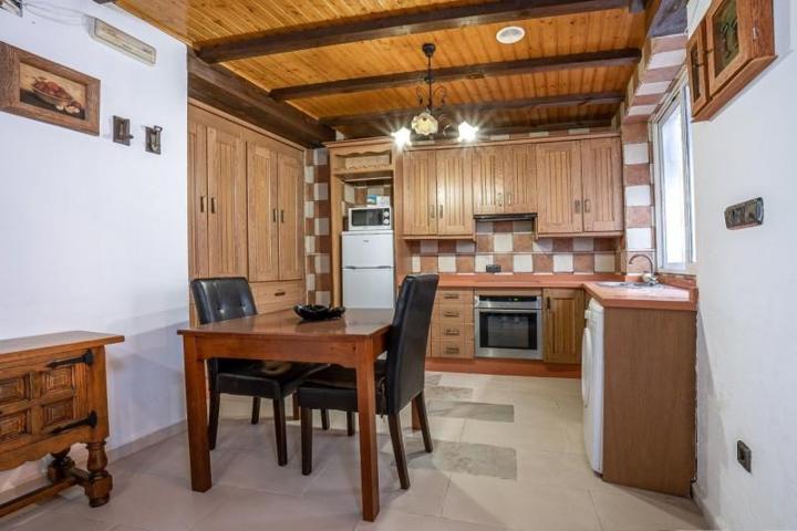 Casa en venta en Illora, CENTRICO photo 0