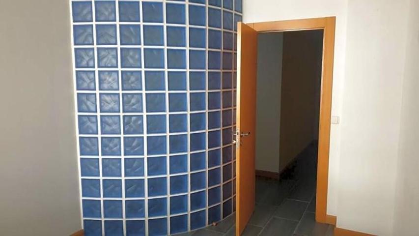 Local comercial en venta en Santander photo 0