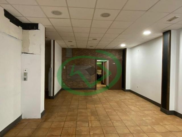 Local comercial en venta en Figueres photo 0