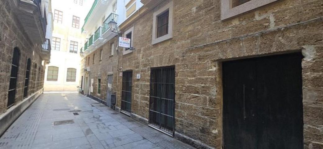 Local comercial en venta en Cádiz, Cadiz photo 0