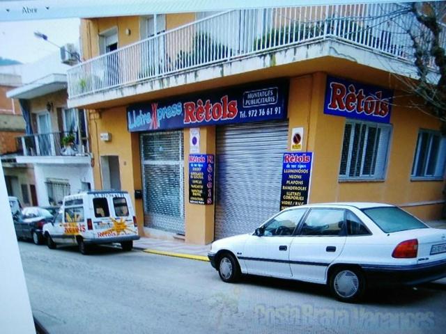 Local comercial en venta en Blanes photo 0