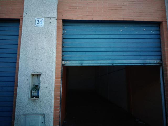 Nave industrial en venta en Sevilla, Ronda Pio XII - P.E.Nuevo Torneo photo 0