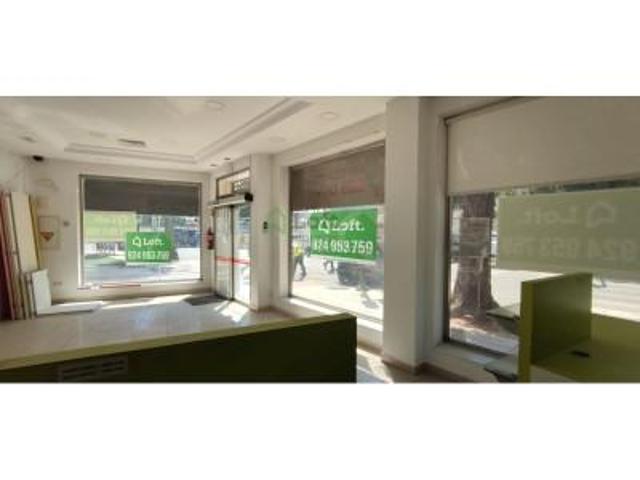 Local comercial en venta en Badajoz photo 0