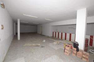 Local comercial en venta en Algeciras, Centro photo 0