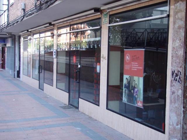 Local comercial en venta en Getafe, Universidad photo 0