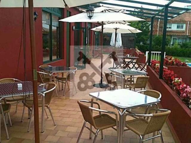 Local comercial en venta en Baiona photo 0