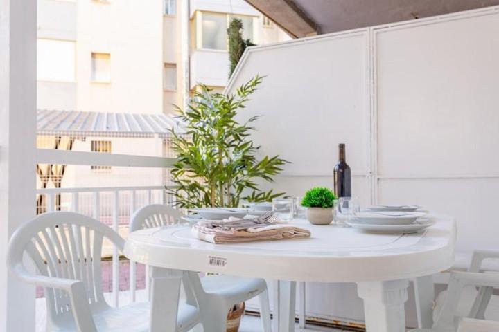 Apartamento en venta en La Pineda, LA PINEDA photo 0