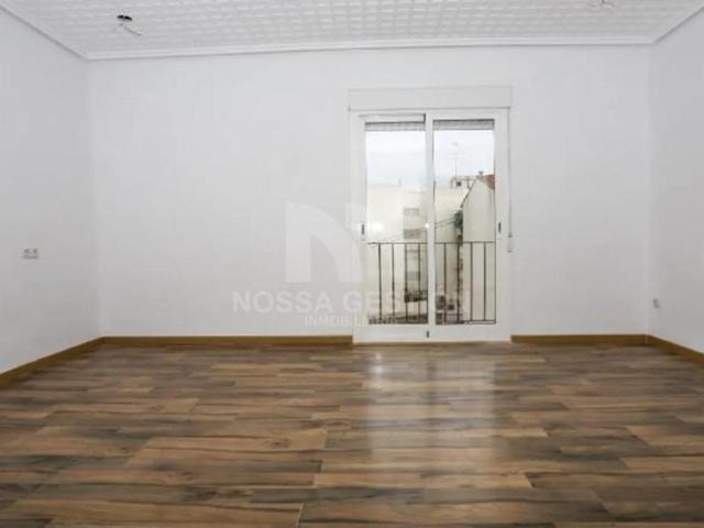 Piso en venta en Valencia, Torrefiel photo 0