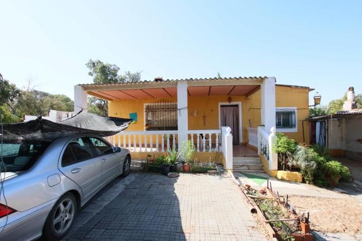 Casa con terreno en venta en Badajoz, Manatío photo 0