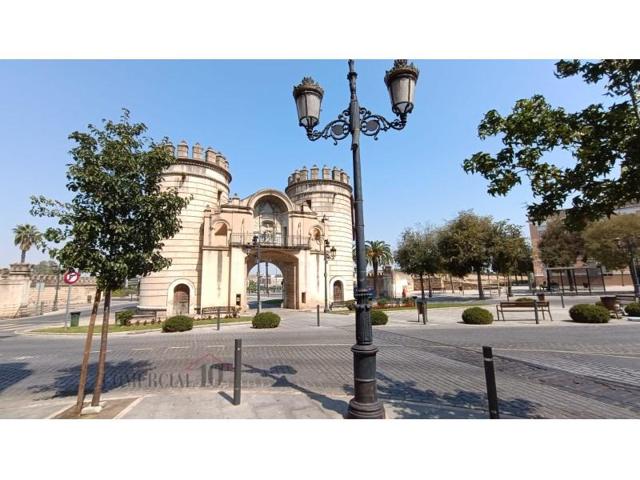 Local comercial en venta en Badajoz photo 0