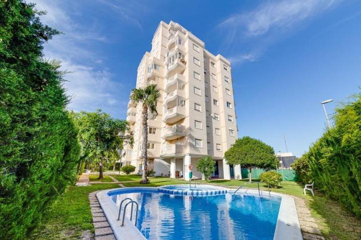 Piso en venta en Torrevieja, Baix Segura photo 0