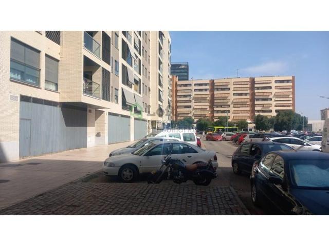 Local comercial en venta en Badajoz photo 0