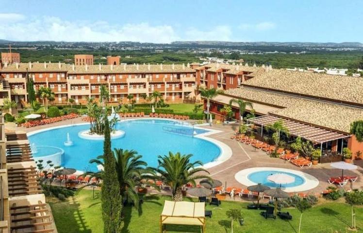 Apartamento en venta en Chiclana de la Frontera, Las lomas de sancti petri photo 0