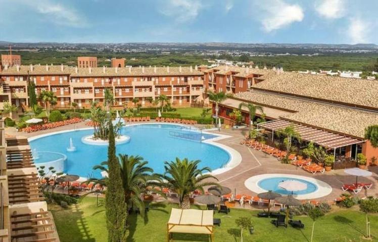 Apartamento en venta en Chiclana de la Frontera, Las lomas de sancti petri photo 0