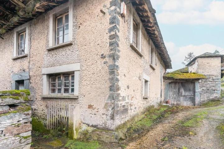 Casas de pueblo en venta en Valdés, Costa verde photo 0