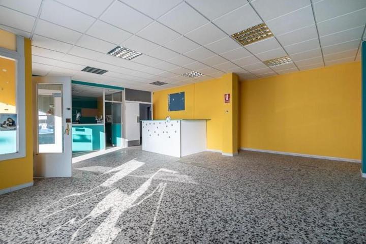 Local comercial en venta en Loja, Loja photo 0