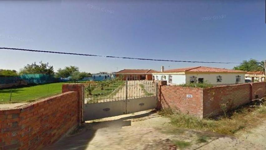Chalet en venta en Sanlúcar la Mayor, CALLE ROCIO photo 0