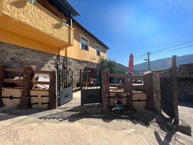 Casa con terreno en venta en Ponferrada, Yeres photo 0