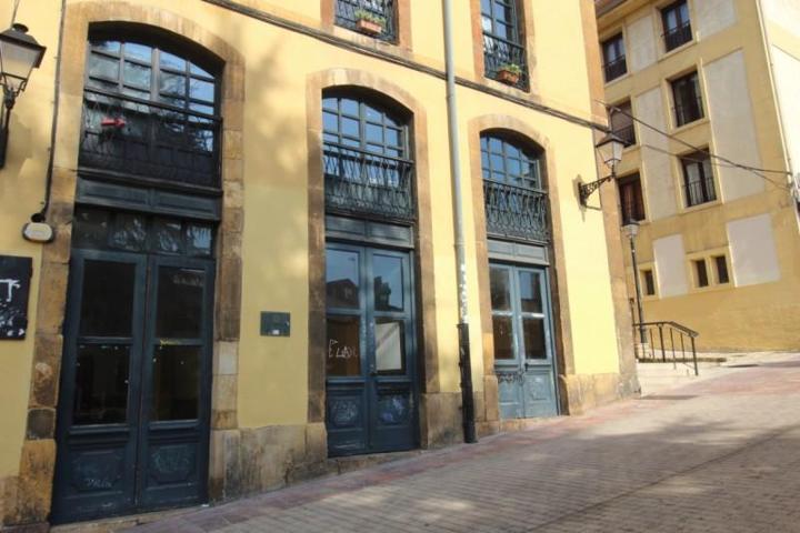Local comercial en venta en Oviedo, Oviedo photo 0