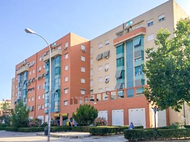 Local comercial en venta en Granada, Alcampo photo 0