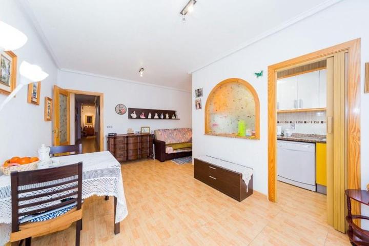 Apartamento en venta en Torrevieja, Centro photo 0