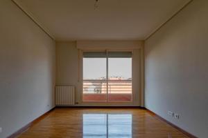 Piso en venta en Lardero, Área metropolitana photo 0