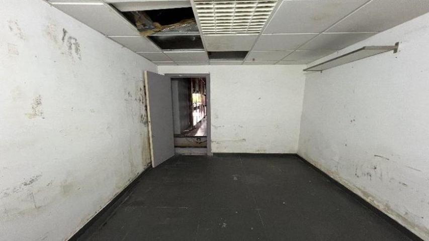 Local comercial en venta en Utrera, AVDA GENERAL GIRALDEZ photo 0