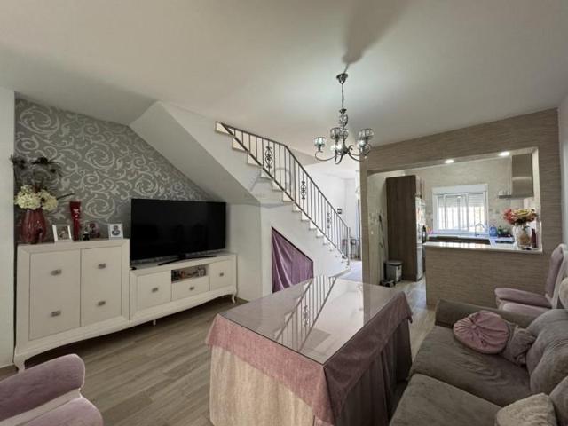 Chalet en venta en Las Cabezas de San Juan photo 0