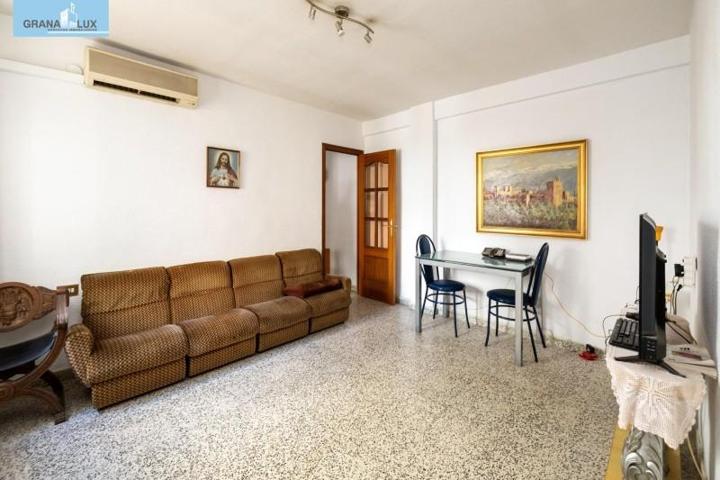 Piso en venta en Granada, Zaidín photo 0