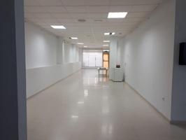 Local comercial en venta en Tomares, Santa Eufemia photo 0
