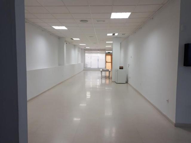 Local comercial en venta en Tomares, Santa Eufemia photo 0